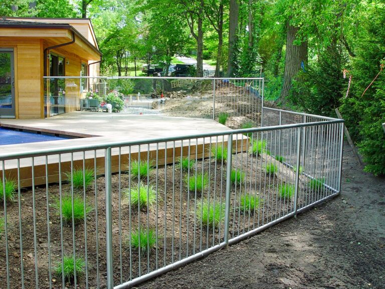 An aluminum metal fence around a pool.