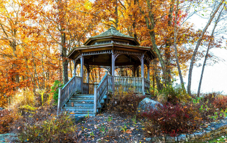 Outdoor structure