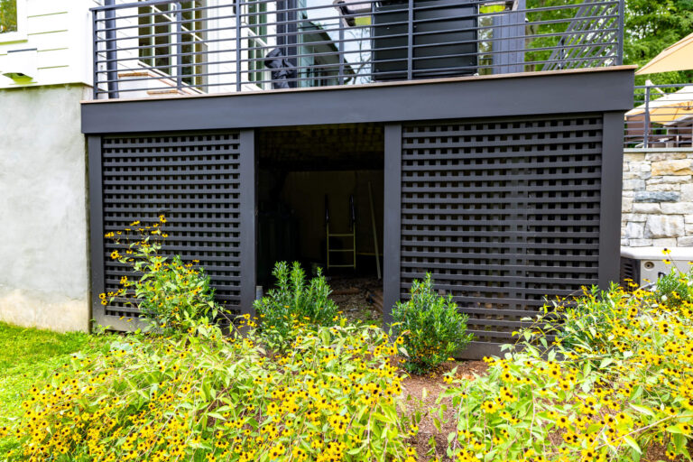 Outdoor structure