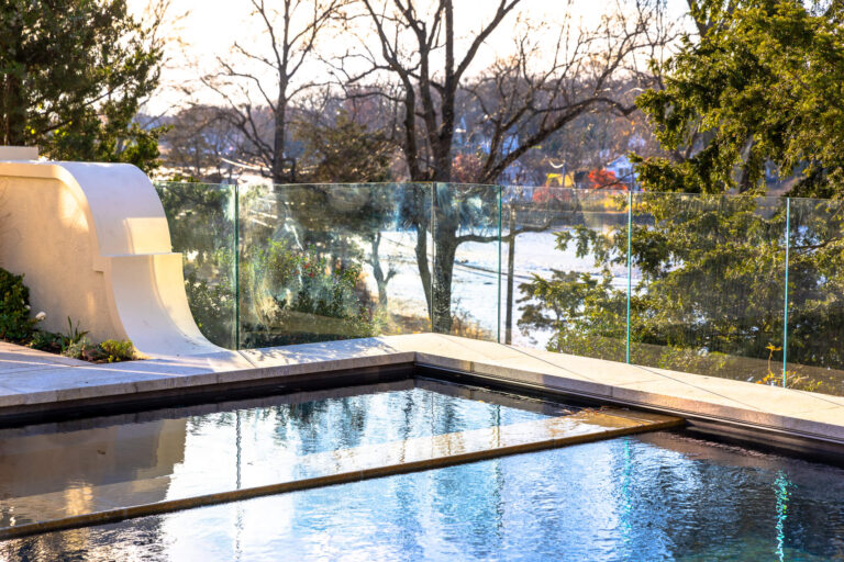 Glass pool railing