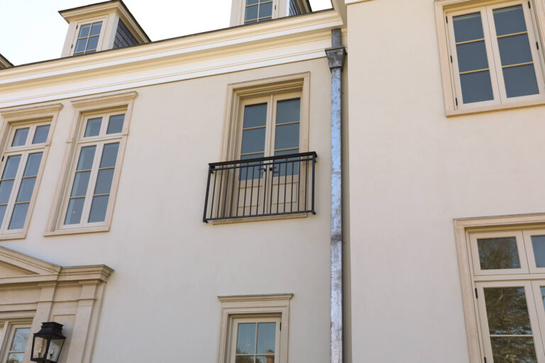 Balcony railing