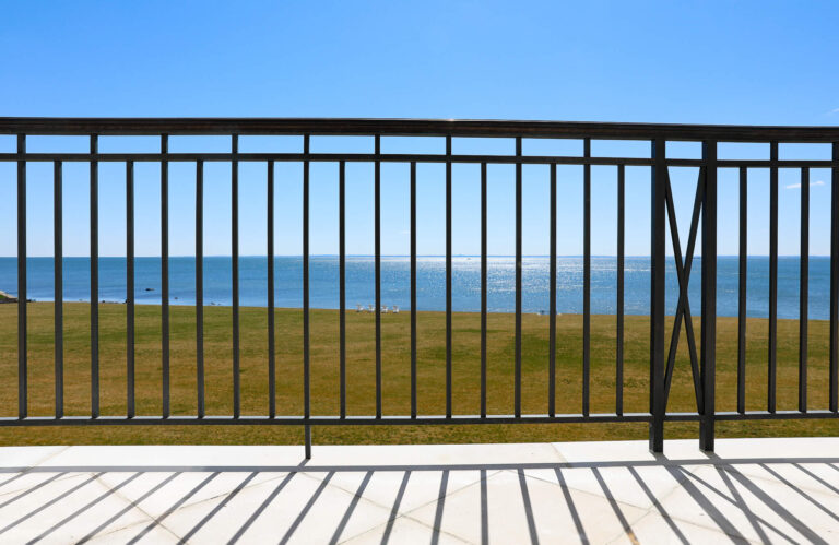 Balcony railing