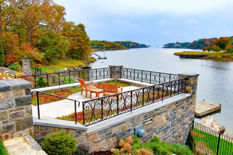 Balcony railing