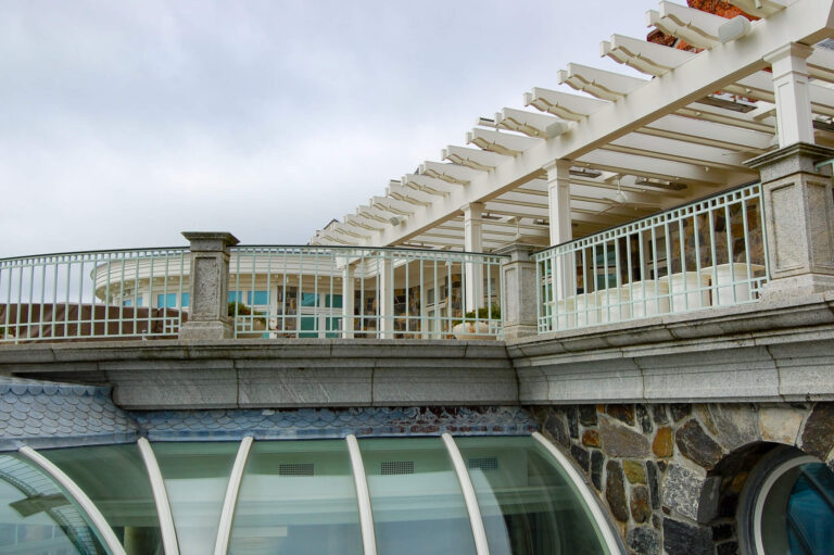 Balcony railing
