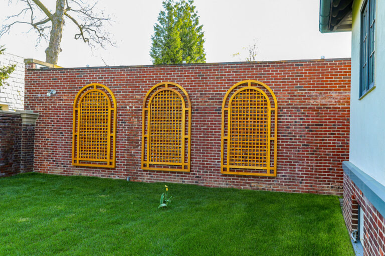 Outdoor structure