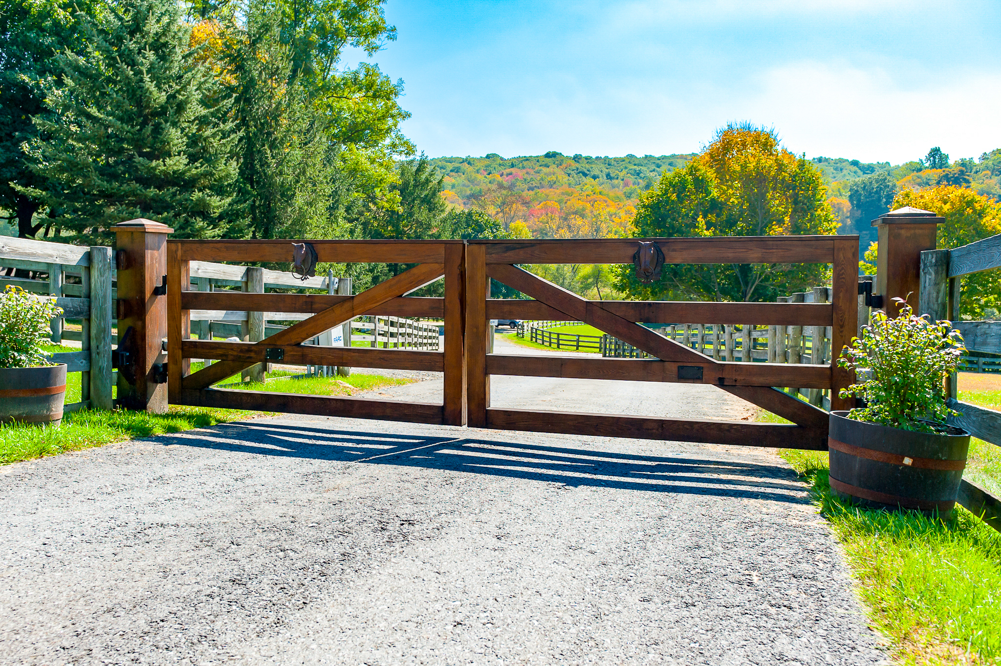 country driveway gate for farmhouse entrance