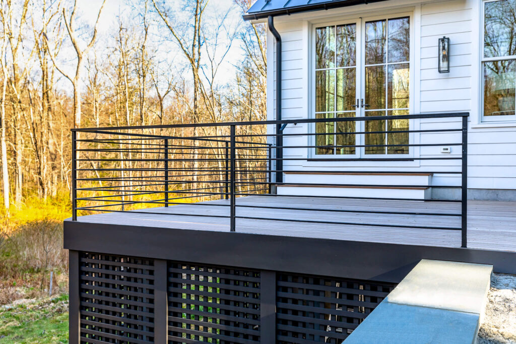 horizontal metal deck rail creates a simple yet modern look