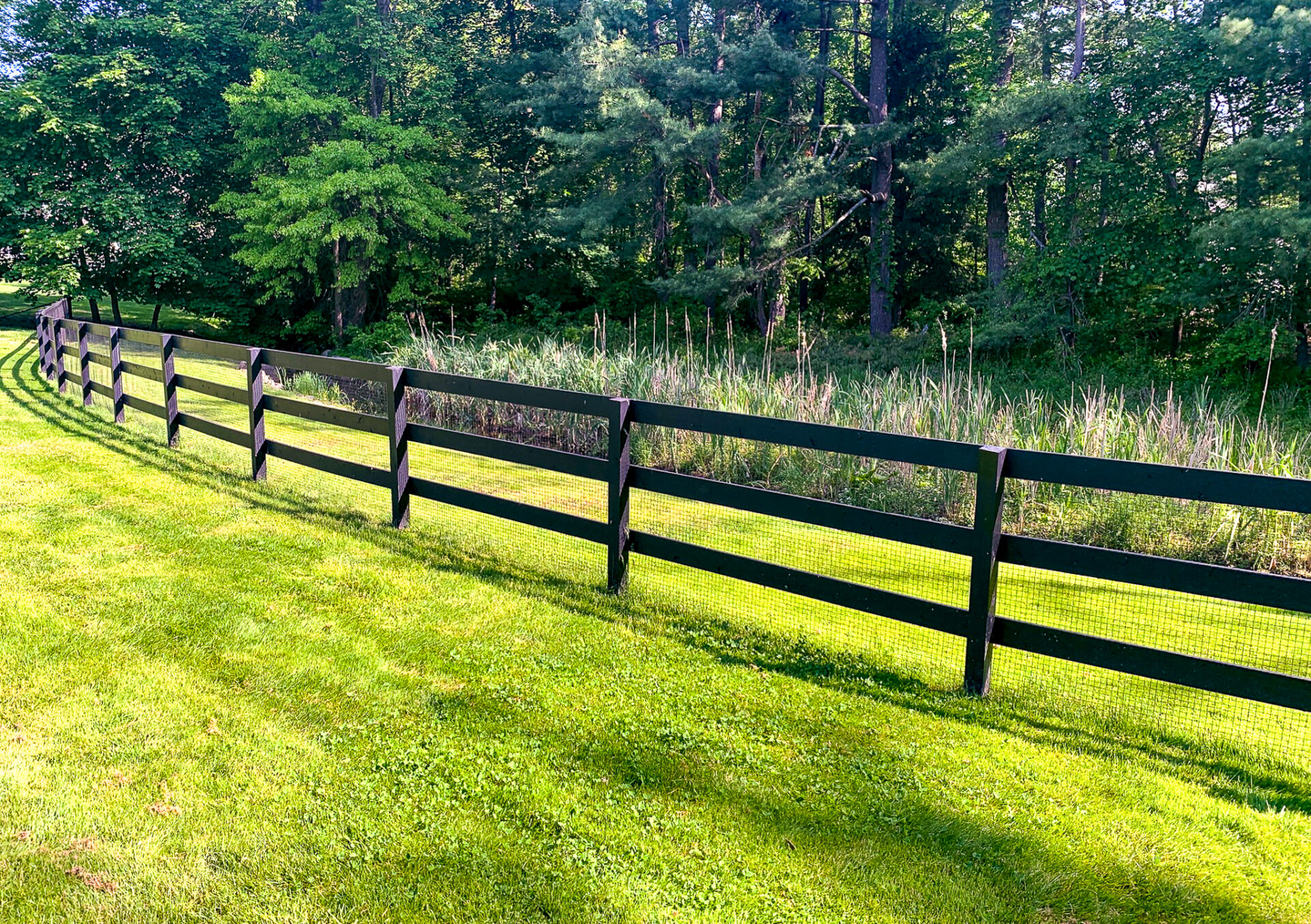 Modern Ranch-Style Fence: Defined & Designed