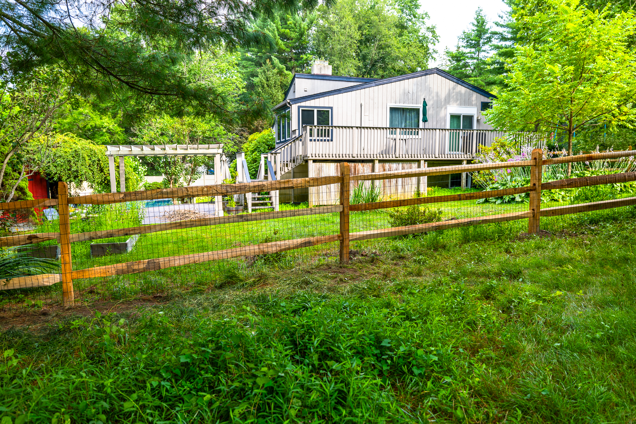 Wire Mesh Post and Rail Garden Ranch Style Fence