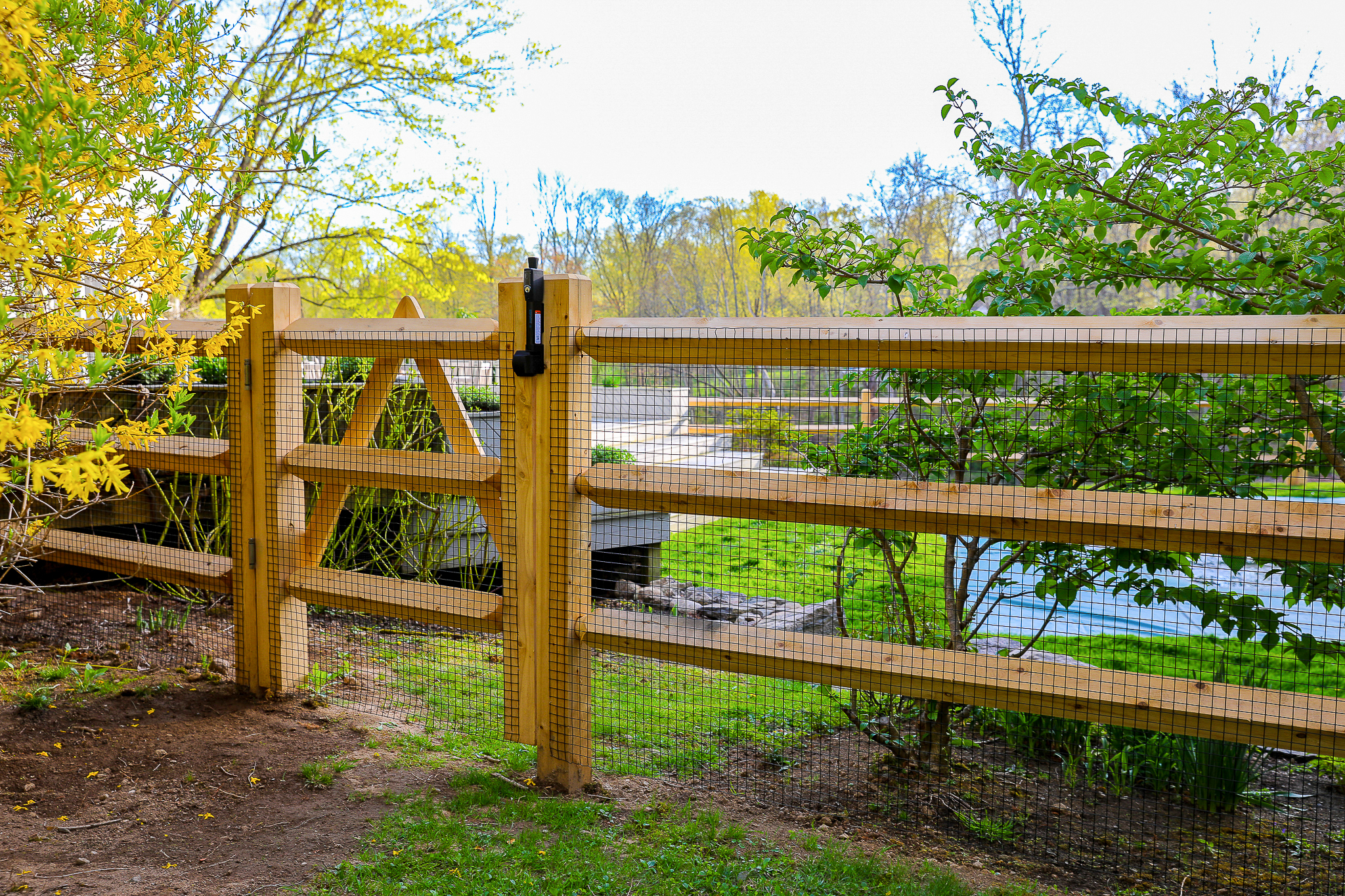 3-Rail Diamond Rail Post and Rail Fence with Wood Walk Gate